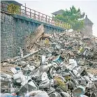  ?? JERRY JACKSON/BALTIMORE SUN PHOTOS ?? The wreckage of the historic west wing during the demolition of the 19th-century Maryland Penitentia­ry in East Baltimore.