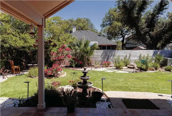  ?? Jessica Phelps/staff photograph­er ?? The backyard of the Redland Estates home features multiple fountains and a variety of plants. The horizontal boards in the fence make the space appear larger.