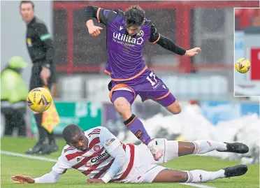  ??  ?? United’s Jamie Robson hurdles a challenge from Hamilton’s Hakeem Odoffin