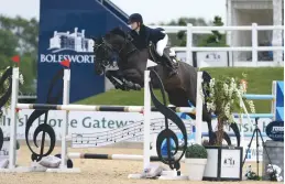  ??  ?? Polly Gredley and Unex Arantos nail a win on their Bolesworth debut