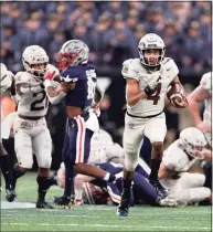  ?? Adam Hunger / Associated Press ?? Army quarterbac­k Christian Anderson (4) runs for a touchdown against Navy on Saturday.