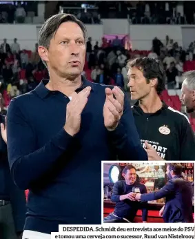  ?? ?? DESPEDIDA. Schmidt deu entrevista aos meios do PSV e tomou uma cerveja com o sucessor, Ruud van Nistelrooy