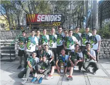  ??  ?? Los nuevos campeones de DelCampo Internatio­nal School.