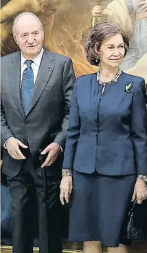  ?? GCH / GTRES ?? JUAN CARLOS Y
SOFÍA. Los padres del Rey acudieron juntos el lunes a un acto oficial. El rey cumplirá 80 años el próximo 5 de enero y la reina quiere que se celebre como toca