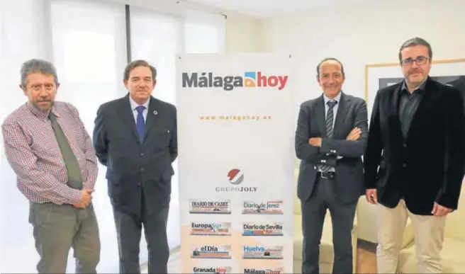  ?? REPORTAJE GRÁFICO: JAVIER ALBIÑANA ?? Enrique Salvo, Luis Medina-Montoya, Tomás Azorín y Marcos Castro en la sede de ‘Málaga Hoy’.