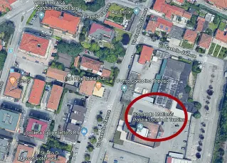  ??  ?? La schermata Google Maps, l’hacker è entrato sul profilo della polizia municipale