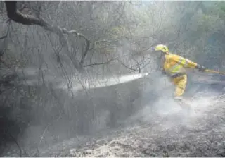  ?? // ABC ?? Incendio en Hazas de Cesto (Cantabria), ayer