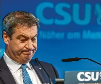  ?? Foto: Peter Kneffel, dpa ?? Sorgenfalt­en auf der Stirn, kein Lächeln zur Begrüßung – Markus Söder sah man die schlechte Laune an, als er am Mittwoch vor die Presse trat, um sich zum Rücktritt seines Generalsek­retärs Stephan Mayer zu äußern.