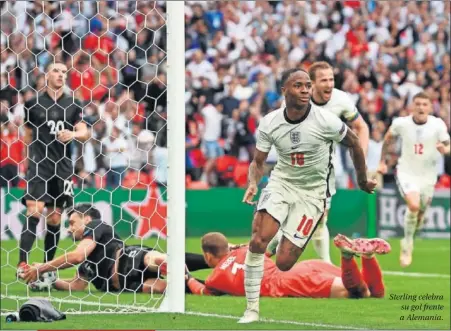  ??  ?? Sterling celebra su gol frente a Alemania.
