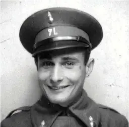  ??  ?? Juan Pujol Garcia alias « Garbo », agent double, en uniforme d’infanterie espagnole (1931).