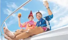  ?? Picture: JUSTIN BRIERTY ?? SHIP SHAPE: Kiri Clark and Steven Capocchi raise their glasses for the New Year of 2018 at Cairns Marina.