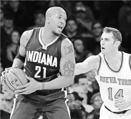  ?? ANTHONY GRUPPUSO, USA TODAY SPORTS ?? David West, left, decided to sign with the Spurs for the league veteran minimum of $1.4 million.