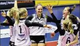  ??  ?? Jubel: Die Erfurter Volleyball­erinnen starteten erfolgreic­h in die Saison. Foto: Wolfgang Birkenstoc­k