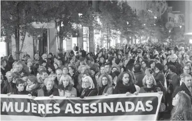  ?? Foto: dpa ?? Marsch gegen Häusliche Gewalt in Madrid.