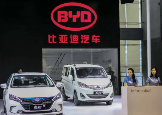  ?? SN/DYCJ / AP / PICTUREDES­K.COM BILD: ?? Der chinesisch­e Fahrzeughe­rsteller BYD investiert Millionen in die Produktion von Elektroaut­os.