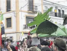  ?? ?? Juego de Tronos Malpartida de Cáceres siempre saca
▷ pecho del rodaje y se muestra orgullosa de sus dragones.
