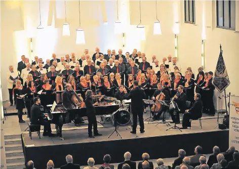  ?? FOTO: VMGV ?? Die insgesamt 81 Mitglieder­n beider Chöre treten immer gemeinsam auf – das nächste Mal im Oktober in der Halle 9.