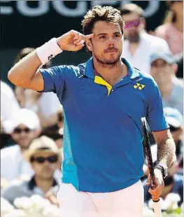  ?? ADAM PRETTY / GETTY ?? Stanislas Wawrinka celebrant un punt ahir