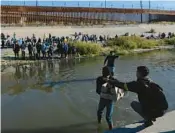  ?? CHRISTIAN CHAVEZ/AP ?? Migrants cross the U.S.-Mexico border Monday from Ciudad Juarez, Mexico, opposite El Paso, Texas.