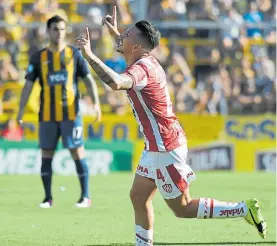  ?? JUAN JOSE GARCIA ?? Goleador sorpresa. Damián Martínez convirtió dos.