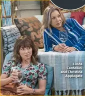  ??  ?? Linda Cardellini and Christina Applegate