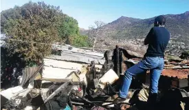  ?? Picture: SANDISO PHALISO ?? HEARTBREAK­ING: Three people from the same family lost their lives in a shack fire in Hout Bay over the weekend.