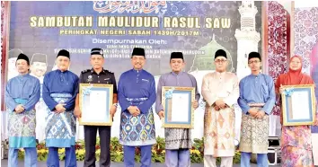  ?? - Bernama photo ?? Musa (fourth from left), Syed Abas (third from right) and other officials with the Maulidur Rasul Award recipients, Mardianah Sharon (right), Awang Sahari (fourth from right) and Supt Douglas (third from left).