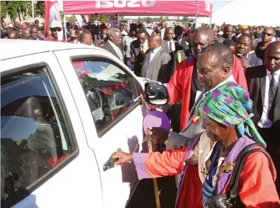  ?? Picture: Justin Mutenda ?? President Emmerson Mnangagwa hands over an all-terrain double-cab vehicle to Chief Otillia Chimukoko in Gweru yesterday. Looking on is Chiefs Council of Zimbabwe president Chief Fortune Charumbira.—