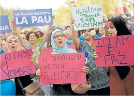  ?? AP ?? Islam. Musulmanas se unen al repudio de los ataques terrorista­s.