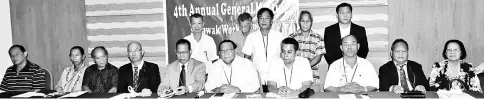  ??  ?? Munan (seated sixth left) and others during the press conference.