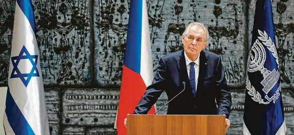  ?? Foto: Prodimedia ?? Jeruzalém Prezident Miloš Zeman otevřel s izraelským premiérem Benjaminem Netanjahue­m v Jeruzalémě Český dům. Doufá prý, že až přijede příště, otevře tamtéž novou ambasádu.