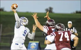  ?? MARC PENDLETON / STAFF ?? Miamisburg QB Tate Vongsy surpassed Matt Muncy as the Vikings’ all-time leader in total offense during a 13-12 loss at Lebanon on Thursday.