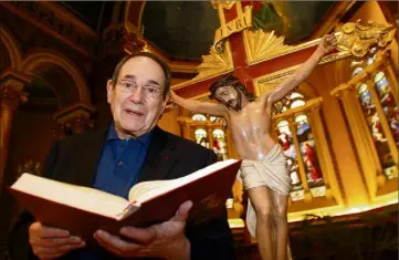  ?? (Photo archives Nice-Matin) ?? Le comédien, ici en  en l’église Saint-Charles de Monaco pour une lecture sur le thème de la Passion du Christ, était un grand mystique.
