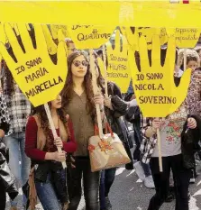  ?? Ansa ?? Molti giovani al corteo antimafia di ieri a Locri, in Calabria