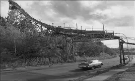  ??  ?? The jump
at the Edmonton Ski Club spans Connors Road in 1978. The jump was torn down that year.