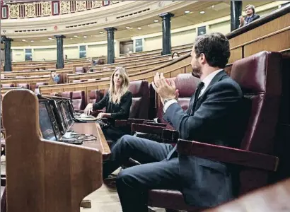  ?? EDUARDO PARRA / EP ?? Pablo Casado en la sesión parlamenta­ria de ayer junto a Cayetana Álvarez de Toledo
EL SILENCIO
EL DISCURSO