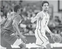  ?? Wilf Thorne ?? Louisiana Tech defenders had no answer for Rice guard Marcus Evans, right, who scored a game-high 26 points in the Owls’ victory over the secondplac­e team in Conference USA.