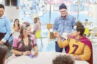  ?? — Photos courtesy of Netflix ?? The lead stars with director Miguel Arteta just before the film’s hilarious ice cream scene.