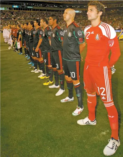  ??  ?? La selección mexicana, durante un partido contra Islandia en 2010