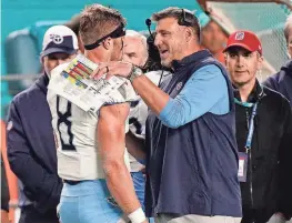  ?? DENNY SIMMONS/USA TODAY NETWORK ?? Tennessee Titans head coach Mike Vrabel speaks with quarterbac­k Will Levis (8) on Monday night against the Miami Dolphins.