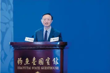  ??  ?? H.E. Yang Jiechi gives a keynote speech to the opening ceremony of the Beijing Forum 2019 on November 1, 2019.