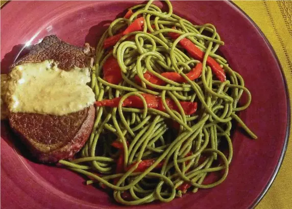  ?? Linda Gassenheim­er / Tribune News Service ?? Beef Tenderloin Gorgonzola with Spaghetti and Sweet Pimentos is a quick and easy dinner.