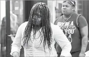  ?? ANTONIO PEREZ/CHICAGO TRIBUNE ?? Tina Hunter, mother of Laquan McDonald, arrives for court in Chicago this month. His younger sister, Tariana, is at right.