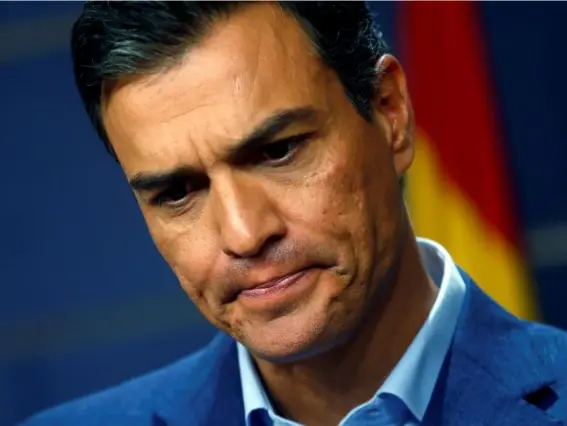  ??  ?? Embattled PSOE leader Pedro Sanchez at a news conference at the Spanish parliament yesterday (Reuters)