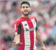  ??  ?? Aritz Aduriz, en un partido con el Athletic.