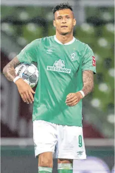  ?? FOTO: IMAGO IMAGES ?? Hoffnung sieht anders aus: Werder-Stürmer Davie Selke war nach dem 1:4 gegen Leverkusen bedient.