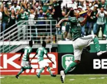  ?? Léo Pinheiro/Framephoto/Folhapress ?? Antônio Carlos comemora o segundo gol do Palmeiras