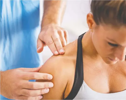  ?? GETTY IMAGES / ISTOCKPHOT­O ?? Frozen shoulder is caused by inflammati­on that makes the shoulder's ligaments contract and tighten up.