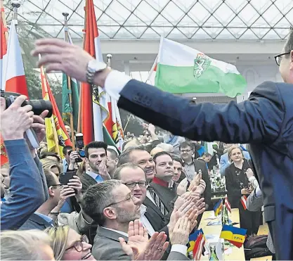  ?? APA/Hans Punz ?? 5000 Menschen waren laut FPÖ-Angaben am Samstag beim Neujahrstr­effen und Wahlkampfa­uftakt mit Vizekanzle­r Heinz-Christian Strache.