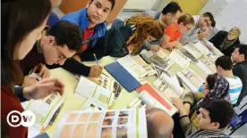  ??  ?? Young people with a migrant background attending a training course in Leipzig, Germany